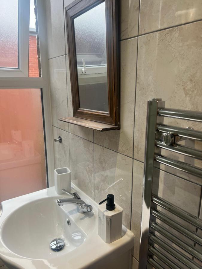 Appartement Large Modern Studio Flat à Londres Extérieur photo